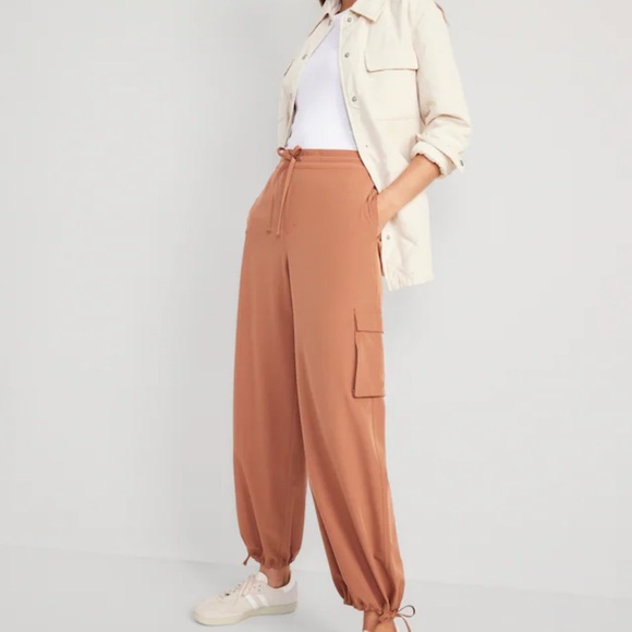 NWY OLD NAVY High-Waisted StretchTech Wide-Leg Cargo Pants Color: Tumeric Root - Picture 3 of 5